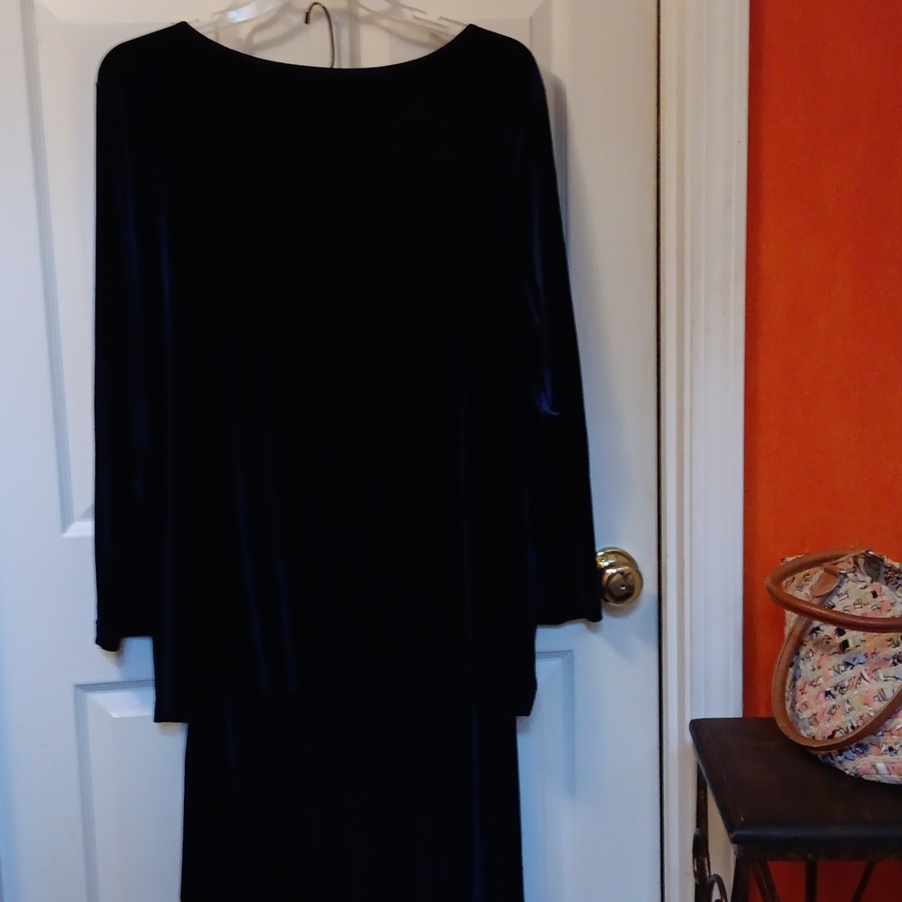 2 piece Skirt & Top Navy Blue Skirt is Petite L size 36" long Top is regular XL